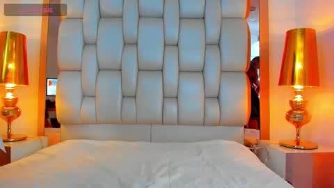 E L L I O T    V E L E Z online show from 4, 3, 2025