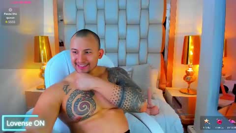 Snapshot of elliott_veelez chatting on 7, 7, 2026 E L L I O T V E L E Z online show from 7, 7, 2026