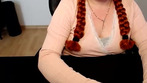 Snapshot of elly_petite chatting on 10, 6, 2026 Elly online show from 10, 6, 2026