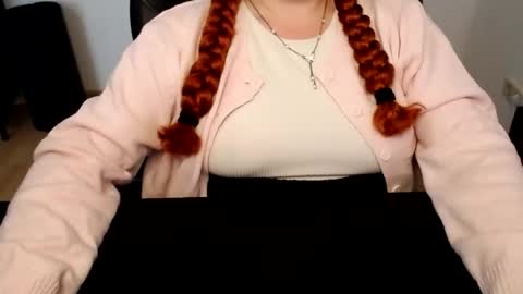 Snapshot of elly_petite chatting on 12, 6, 2026 Elly online show from 12, 6, 2026