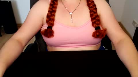 Snapshot of elly_petite chatting on 19, 6, 2026 Elly online show from 19, 6, 2026