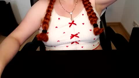 Snapshot of elly_petite chatting on 13, 7, 2026 Elly online show from 13, 7, 2026