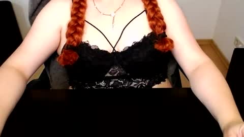 Snapshot of elly_petite chatting on 16, 7, 2026 Elly online show from 16, 7, 2026