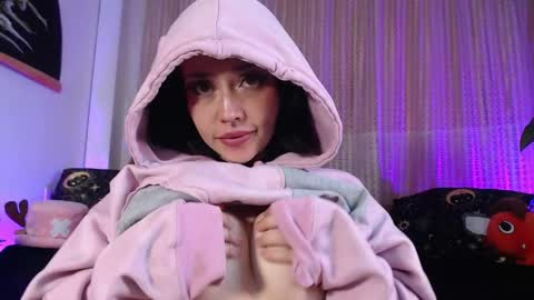 Snapshot of elly_uwuw chatting on 10, 5, 2026 Emy Castro online show from 10, 5, 2026