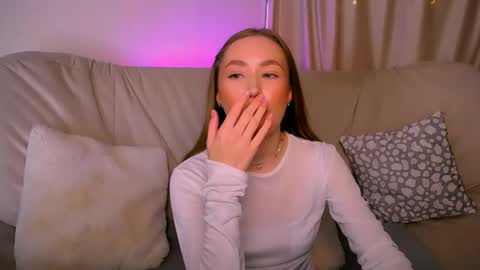 Snapshot of ellycolins_ chatting on 2, 4, 2026 Elly online show from 2, 4, 2026