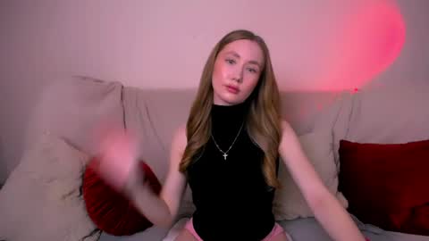 Snapshot of ellycolins_ chatting on 5, 4, 2026 Elly online show from 5, 4, 2026