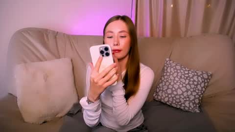 Snapshot of ellycolins_ chatting on 16, 4, 2026 Elly online show from 16, 4, 2026