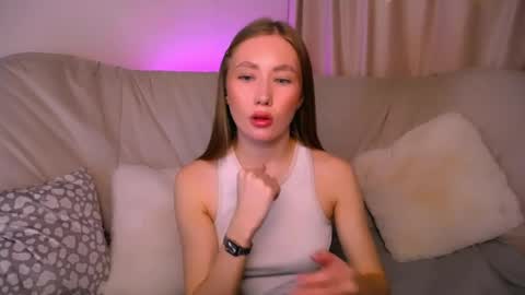 Snapshot of ellycolins_ chatting on 3, 5, 2026 Elly online show from 3, 5, 2026