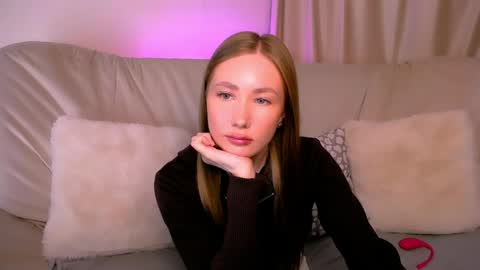 Snapshot of ellycolins_ chatting on 22, 5, 2026 Elly online show from 22, 5, 2026