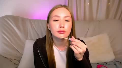 Snapshot of ellycolins_ chatting on 26, 5, 2026 Elly online show from 26, 5, 2026