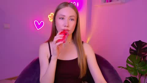 Snapshot of ellycolins_ chatting on 31, 5, 2026 Elly online show from 31, 5, 2026