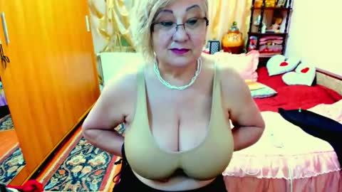 Snapshot of ellyhot53 chatting on 15, 5, 2026 ellyhot53 online show from 15, 5, 2026