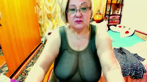 ellyhot53 online show from 18, 6, 2026