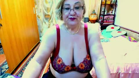 ellyhot53 online show from 27, 6, 2026