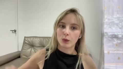 Snapshot of ellykeyofficial chatting on 23, 4, 2026 ellykeyofficial online show from 23, 4, 2026