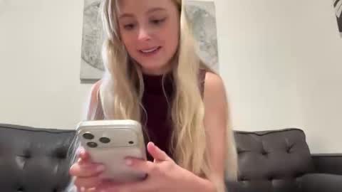 Snapshot of ellykeyofficial chatting on 1, 5, 2026 ellykeyofficial online show from 1, 5, 2026