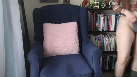 Elly Naomi online show from 10, 1, 2025