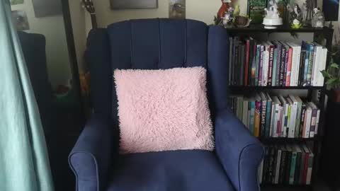 Elly Naomi online show from 28, 2, 2025