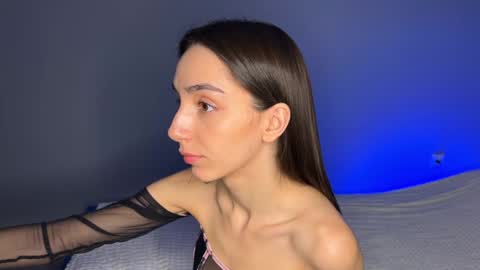 Im online Fri Sun Mon Tue Thu Fri Sat3 from 1000 online show from 2, 2, 2025