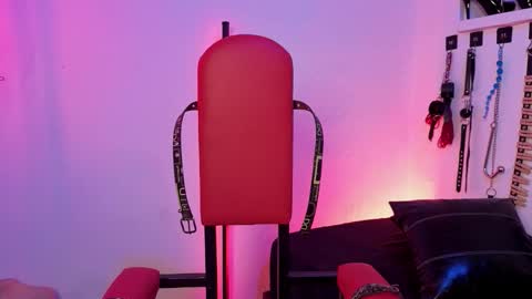 elowen_halley1 online show from 28, 2, 2026