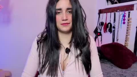 elowen_halley1 online show from 15, 4, 2026