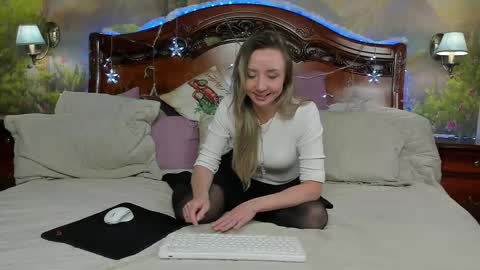 ElvaArno online show from 10, 1, 2025