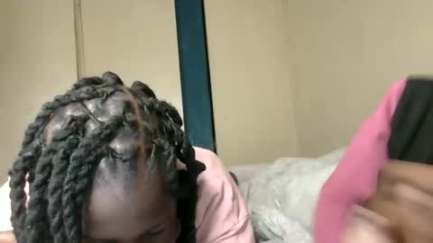 Snapshot of elvier_pretty chatting on 16, 10, 2025 flo online show from 16, 10, 2025