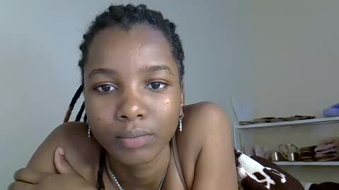 Snapshot of elvier_pretty chatting on 1, 11, 2025 flo online show from 1, 11, 2025