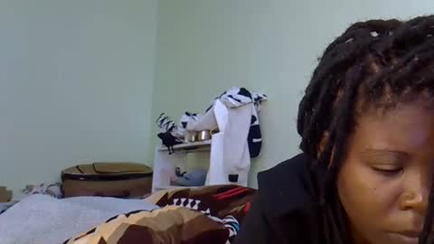 Snapshot of elvier_pretty chatting on 18, 12, 2025 flo online show from 18, 12, 2025