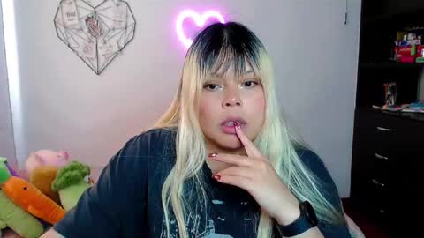 Snapshot of elymoon chatting on 7, 10, 2025 Ely online show from 7, 10, 2025