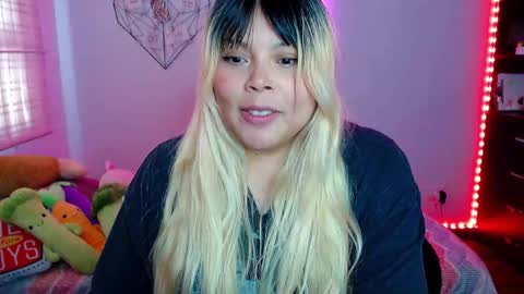 Snapshot of elymoon chatting on 12, 11, 2025 Ely online show from 12, 11, 2025