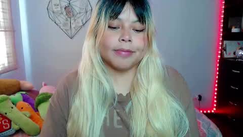 Snapshot of elymoon chatting on 13, 11, 2025 Ely online show from 13, 11, 2025