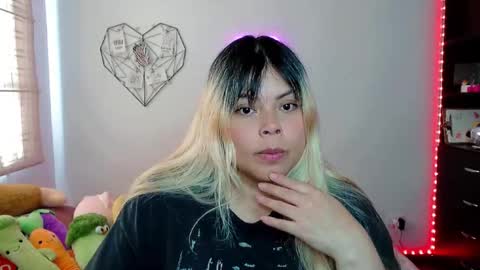 Snapshot of elymoon chatting on 29, 11, 2025 Ely online show from 29, 11, 2025