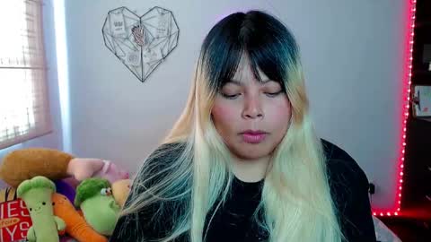 Snapshot of elymoon chatting on 17, 12, 2025 Ely online show from 17, 12, 2025