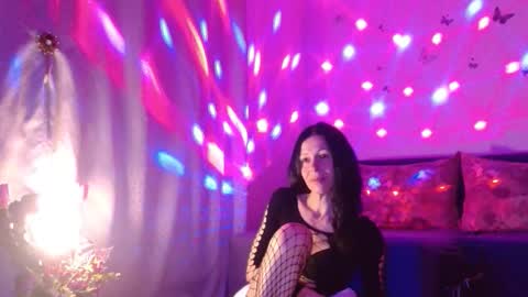 Elisa online show from 4, 3, 2026