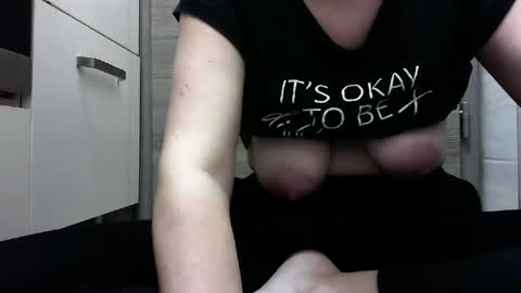 Snapshot of elyseblue chatting on 3, 1, 2025 elyseblue online show from 3, 1, 2025