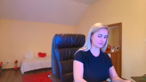 Snapshot of elysia3333 chatting on 28, 10, 2025 elysia3333 online show from 28, 10, 2025