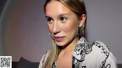 Snapshot of elysia_xo chatting on 22, 10, 2025 Elysia online show from 22, 10, 2025