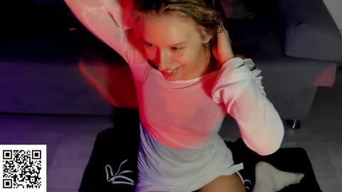 Snapshot of elysia_xo chatting on 17, 11, 2025 Elysia online show from 17, 11, 2025