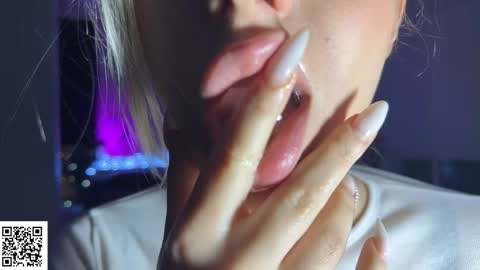 Snapshot of elysia_xo chatting on 27, 11, 2025 Elysia online show from 27, 11, 2025