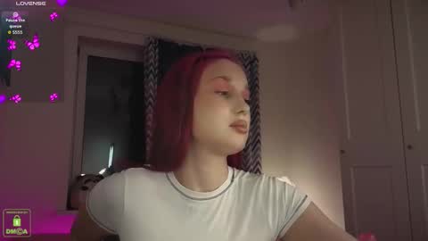 Snapshot of em1l1a chatting on 8, 11, 2025 Em1l1a online show from 8, 11, 2025