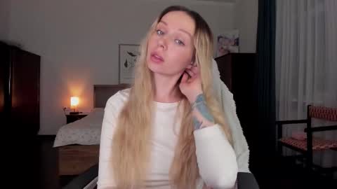 Emilie online show from 14, 12, 2025