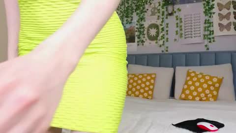 Snapshot of emacalim_ chatting on 30, 11, 2025 Emma online show from 30, 11, 2025