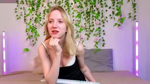 Snapshot of emacalim_ chatting on 12, 3, 2026 Emma online show from 12, 3, 2026