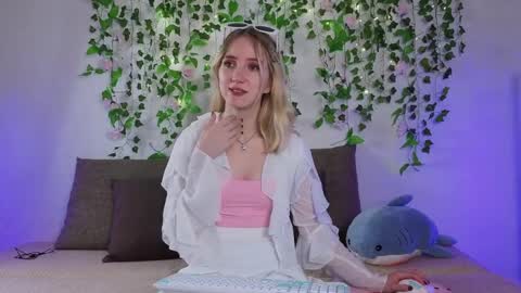 Snapshot of emacalim_ chatting on 28, 3, 2026 Emma online show from 28, 3, 2026