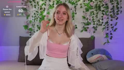 Snapshot of emacalim_ chatting on 28, 3, 2026 Emma online show from 28, 3, 2026