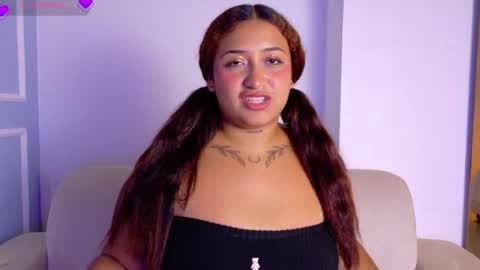 Snapshot of emagreen_ chatting on 13, 12, 2025 Emma online show from 13, 12, 2025