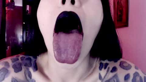 Snapshot of emearld_black chatting on 4, 6, 2026 Emerald Black online show from 4, 6, 2026