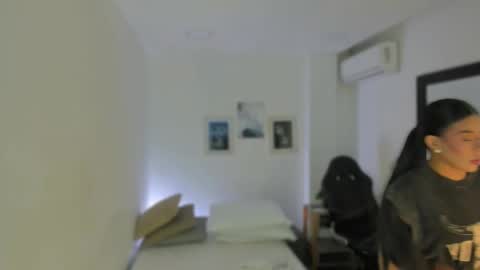 emelie_89 online show from 23, 10, 2025