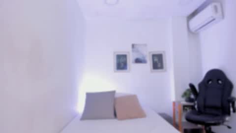 emelie_89 online show from 27, 10, 2025